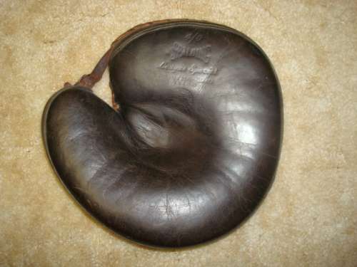 Spalding Catchers Mitt Front